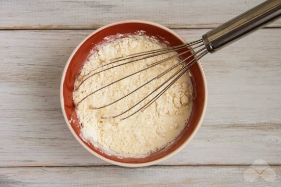 Sponge cake with a layer of custard and jam: photo of recipe preparation, step 7