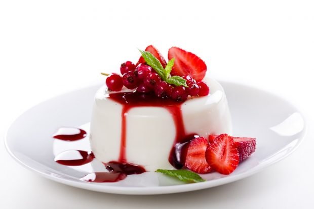 Classic panna cotta with gelatin at home is a simple and delicious recipe how to cook step by step