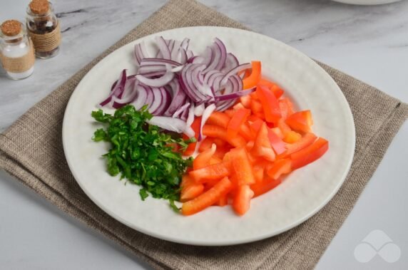 Salad with sweet peppers, carrots and sesame seeds: photo of recipe preparation, step 4