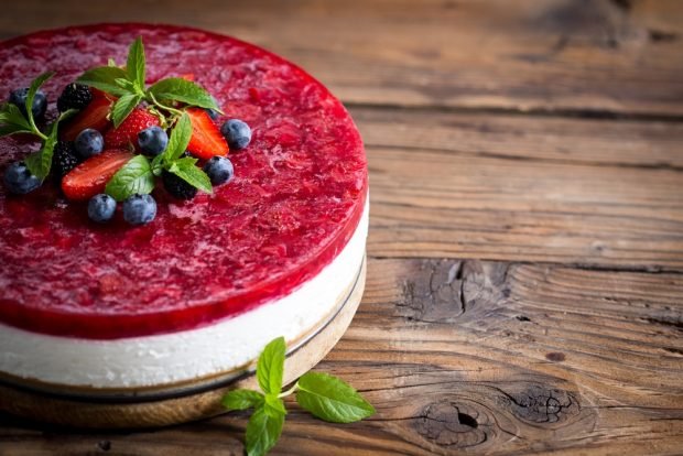 Cheesecake with berry jelly is a simple and delicious recipe, how to cook step by step