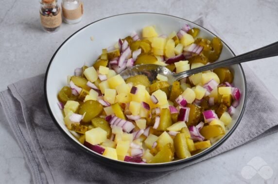 German salad of potatoes and pickles: photo of recipe preparation, step 4