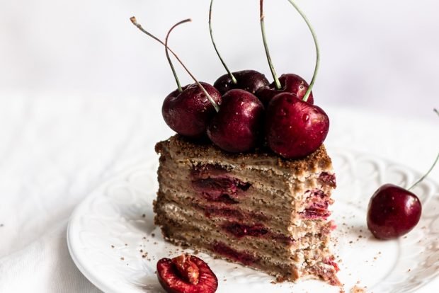 Lean chocolate cake with cherries is a simple and delicious recipe, how to cook step by step