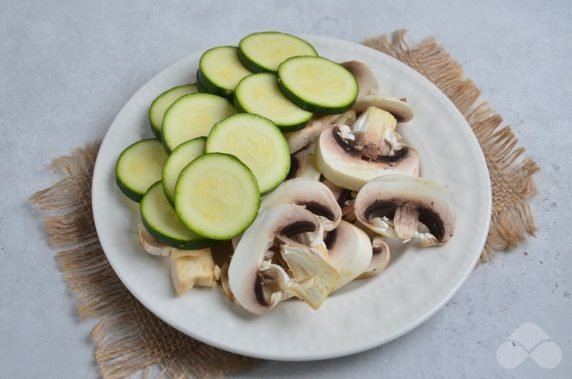 Grilled mushroom and zucchini salad: photo of recipe preparation, step 1