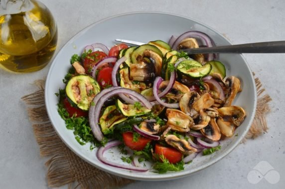 Grilled mushroom and zucchini salad: photo of recipe preparation, step 3