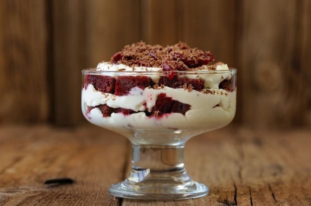 Tiramisu of rye bread with chocolate and cherries – a simple and delicious recipe, how to cook step by step