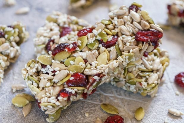 Bars with seeds and cranberries – a simple and delicious recipe, how to cook step by step