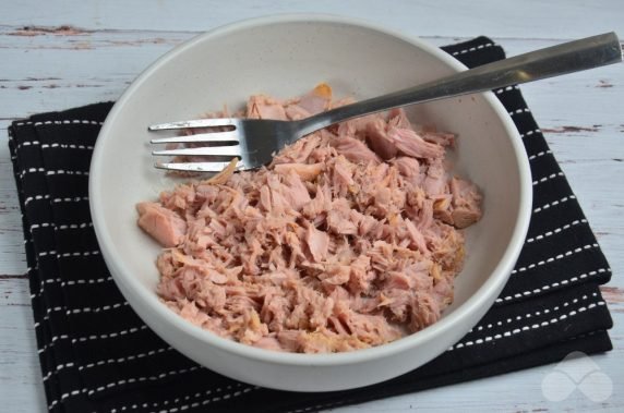 Salad with tuna, spinach and feta: photo of recipe preparation, step 1