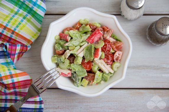 Salad with crab meat and cherry: photo of recipe preparation, step 3