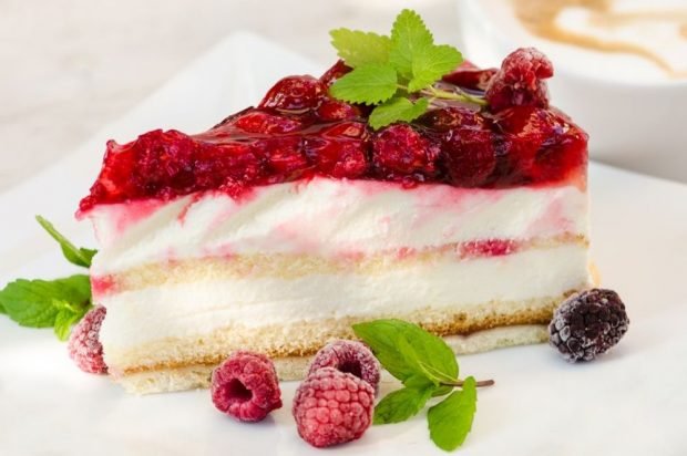 Cake made of sponge cake, mousse and raspberry jelly – a simple and delicious recipe, how to cook step by step