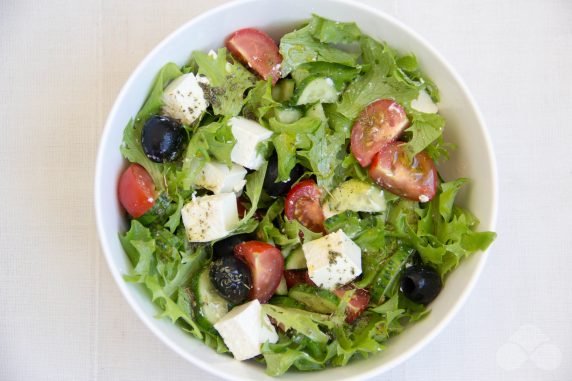 Classic Greek salad: photo of recipe preparation, step 4