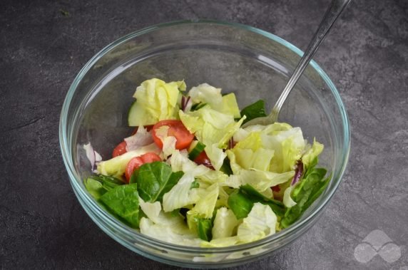 Salad with tuna and vegetables: photo of recipe preparation, step 4