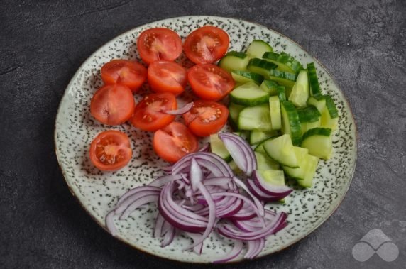 Salad with tuna and vegetables: photo of recipe preparation, step 2