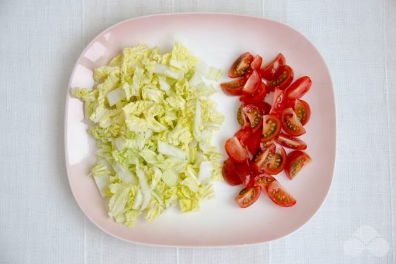 Salad with Peking cabbage and canned peas: photo of recipe preparation, step 1