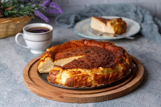 San Sebastian Cheesecake is a simple and delicious recipe, how to cook step by step