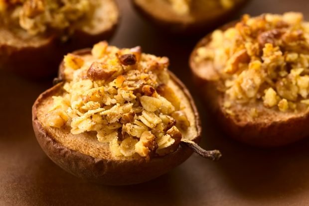 Baked pear with oat flakes is a simple and delicious recipe how to cook step by step