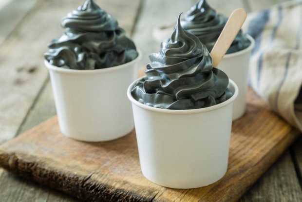 Black ice cream – a simple and delicious recipe, how to cook step by step