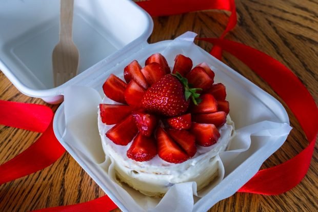 Bento cake with strawberries is a simple and delicious recipe, how to cook step by step