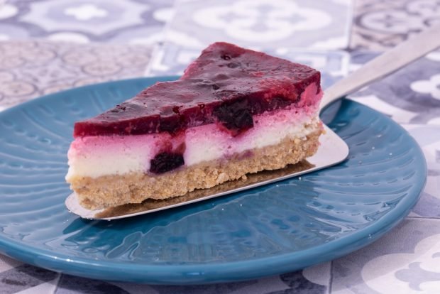 Cheesecake with berries is a simple and delicious recipe, how to cook step by step