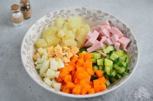 Olivier with fresh cucumbers: photo of recipe preparation, step 1