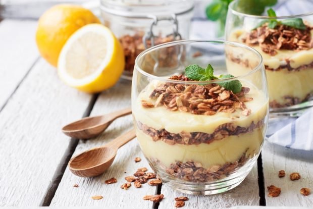 Lemon cream with granola is a simple and delicious recipe, how to cook step by step