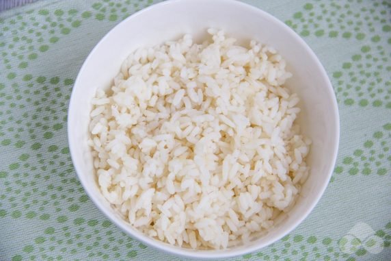 Crab salad with rice and cheese: photo of recipe preparation, step 1