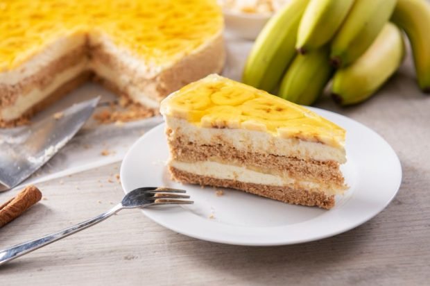 Banana cake with cottage cheese cream and jelly is a simple and delicious recipe, how to cook step by step