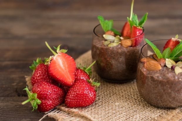 Chocolate strawberry mousse is a simple and delicious recipe for cooking step by step