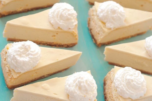 Cheesecake with white chocolate is a simple and delicious recipe how to cook step by step