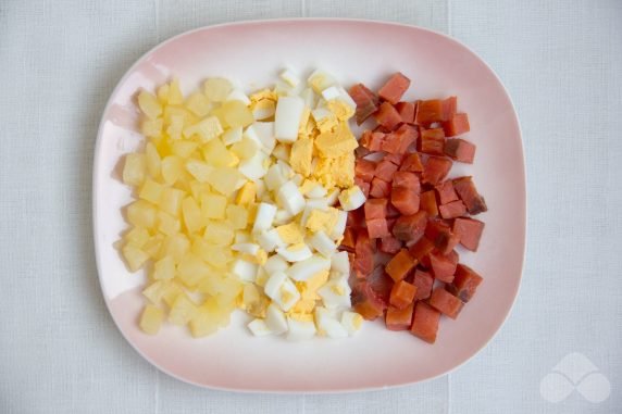 Salad with red fish, eggs, pineapple and green peas: photo of recipe preparation, step 1