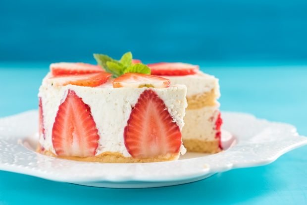 Cheesecake with strawberries without baking is a simple and delicious recipe, how to cook step by step