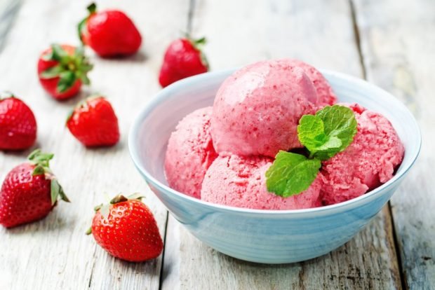 Strawberry ice cream at home is a simple and delicious recipe, how to cook step by step