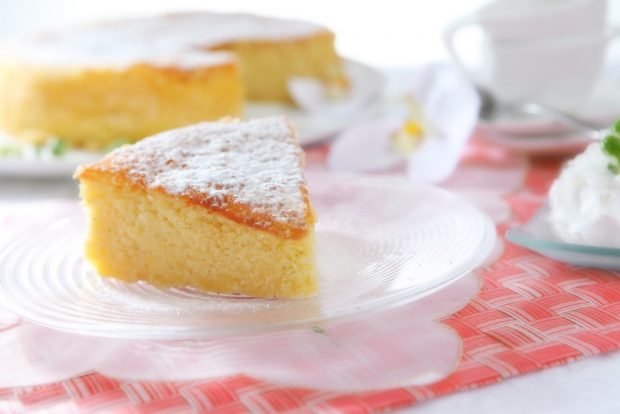 Sour cream sponge cake is a simple and delicious recipe, how to cook step by step