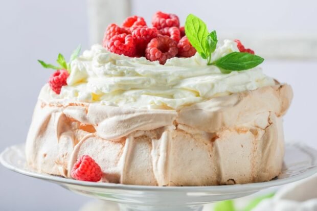 Anna Pavlova's dessert with mascarpone is a simple and delicious recipe, how to cook step by step