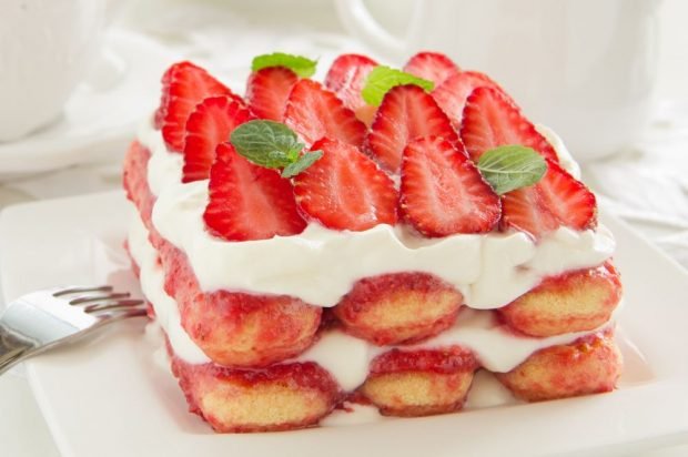 Tiramisu with strawberries is a simple and delicious recipe, how to cook step by step