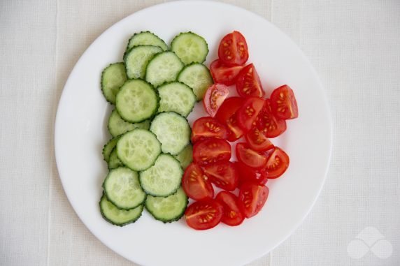 Vegetable salad with cod liver: photo of recipe preparation, step 1