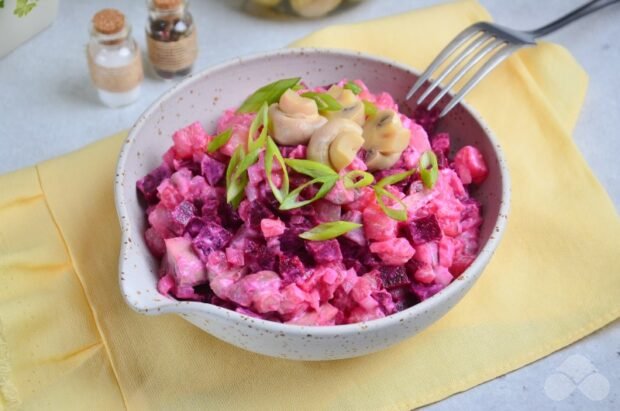 Lazy herring under a fur coat with champignons: photo of recipe preparation, step 4