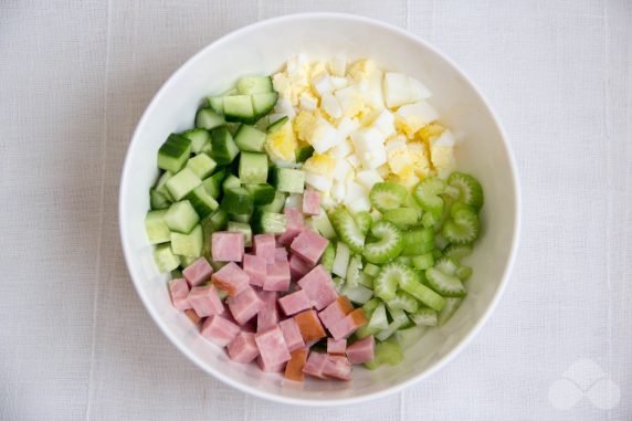 Salad with ham and celery: photo of recipe preparation, step 2