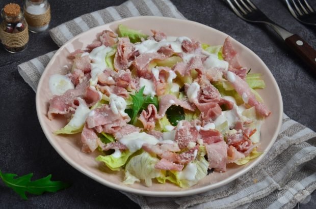 Caesar salad with bacon – a simple and delicious recipe with photos (step by step)