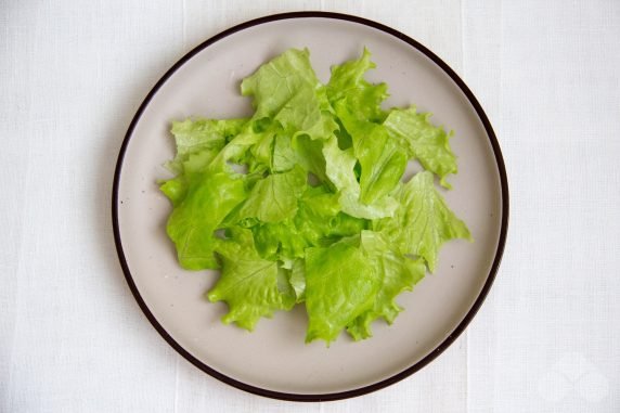 Vegetarian Caesar salad with mushrooms: photo of recipe preparation, step 1