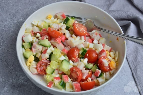 Crab salad with cherry and sesame: photo of recipe preparation, step 4