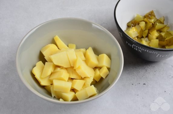 Salad with potatoes, pickles and onions: photo of recipe preparation, step 1