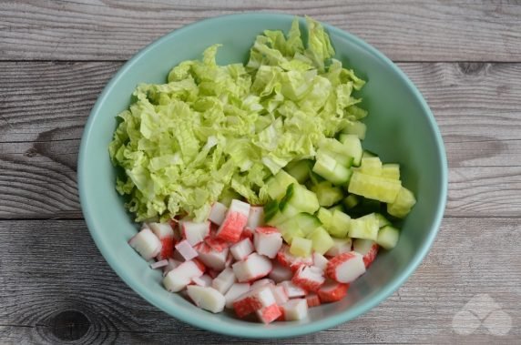 Cocktail salad with crab sticks and Peking cabbage: photo of recipe preparation, step 1