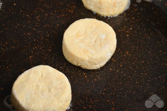 Cheesecakes in the oven: photo of recipe preparation, step 5