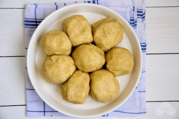 Napoleon cake with sour cream: photo of recipe preparation, step 5