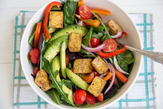 Salad with fried tofu and vegetables: photo of recipe preparation, step 4