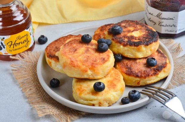 Cheesecakes with dried apricots