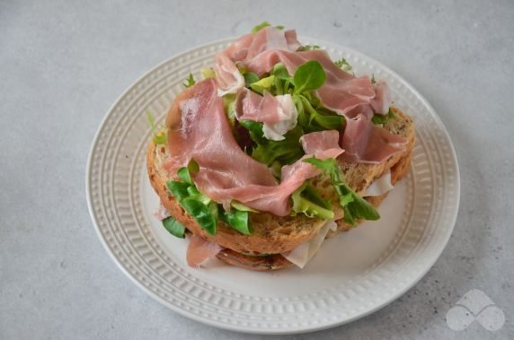 Sandwiches with herbs and jamon: photo of recipe preparation, step 3