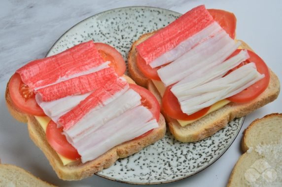 Grilled crab sticks sandwich: photo of recipe preparation, step 3