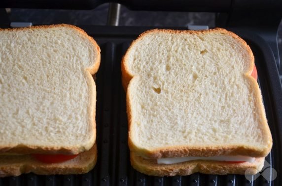 Grilled crab sticks sandwich: photo of recipe preparation, step 4