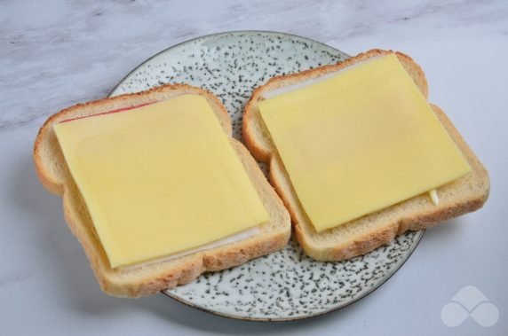 Grilled crab sticks sandwich: photo of recipe preparation, step 2